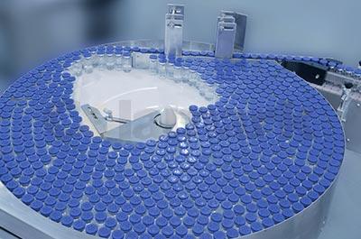 醫(yī)藥行業(yè)立式小圓瓶智能貼標(biāo)機