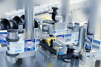 垂直輥子鏈式大圓瓶智能貼標(biāo)機