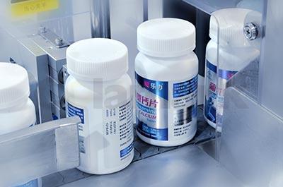 垂直輥子鏈式大圓瓶智能貼標(biāo)機