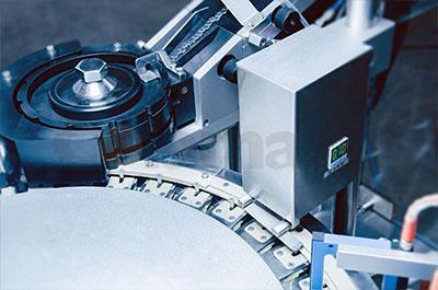 預(yù)充針管高速扭桿智能貼標(biāo)機