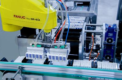 間歇式全伺服智能裝盒機