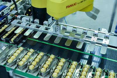 高速伺服連續(xù)式智能裝盒機