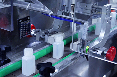 隨動式智能灌裝旋蓋機