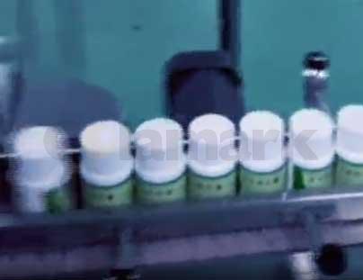 應(yīng)用于某知名藥企的立式圓瓶貼標(biāo)機(jī)正式投產(chǎn)使用